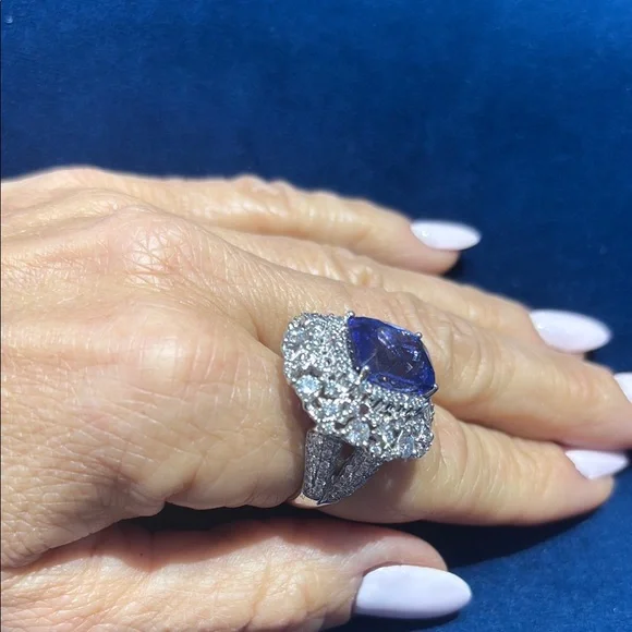 Elegant 18k white gold, Tanzanite and Diamond ring. - Picture 5 of 6